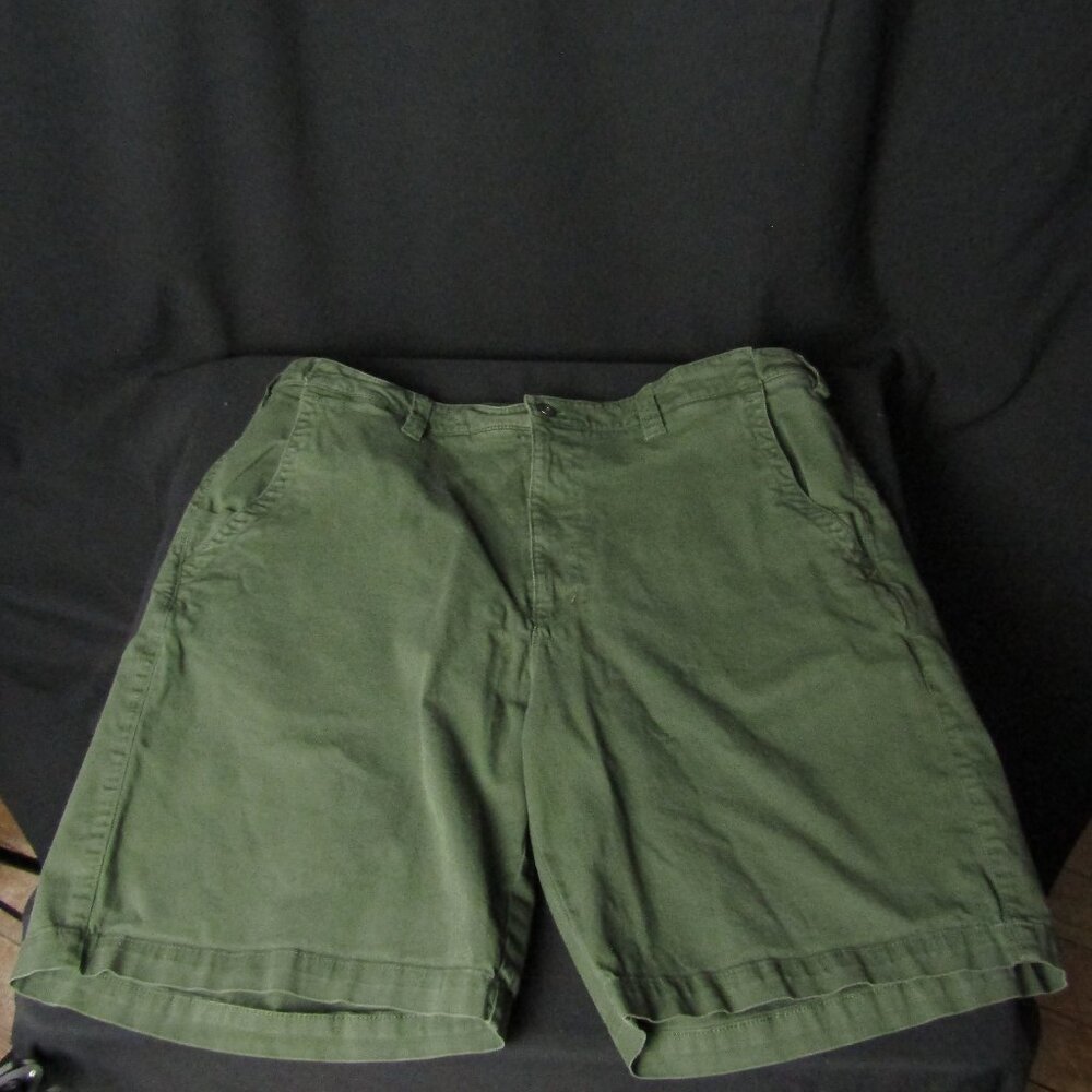 Orvis Dark Green Flat Front 9" khaki shorts